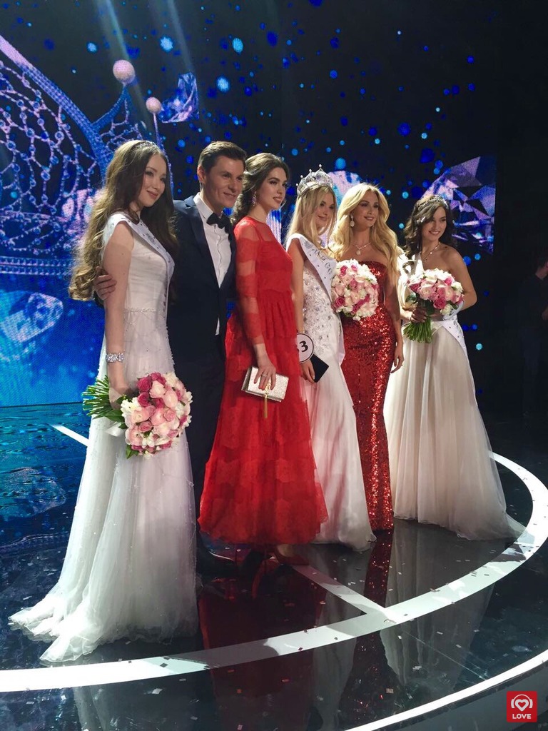Максим Привалов, Виктория Лопырева и финалистки конкурса «Мисс Россия 2017»